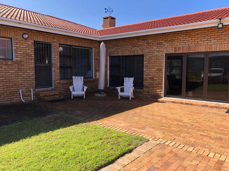 5 Bedroom Property for Sale in Franskraal Western Cape
